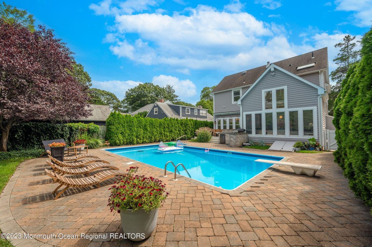 Exterior, Pool
