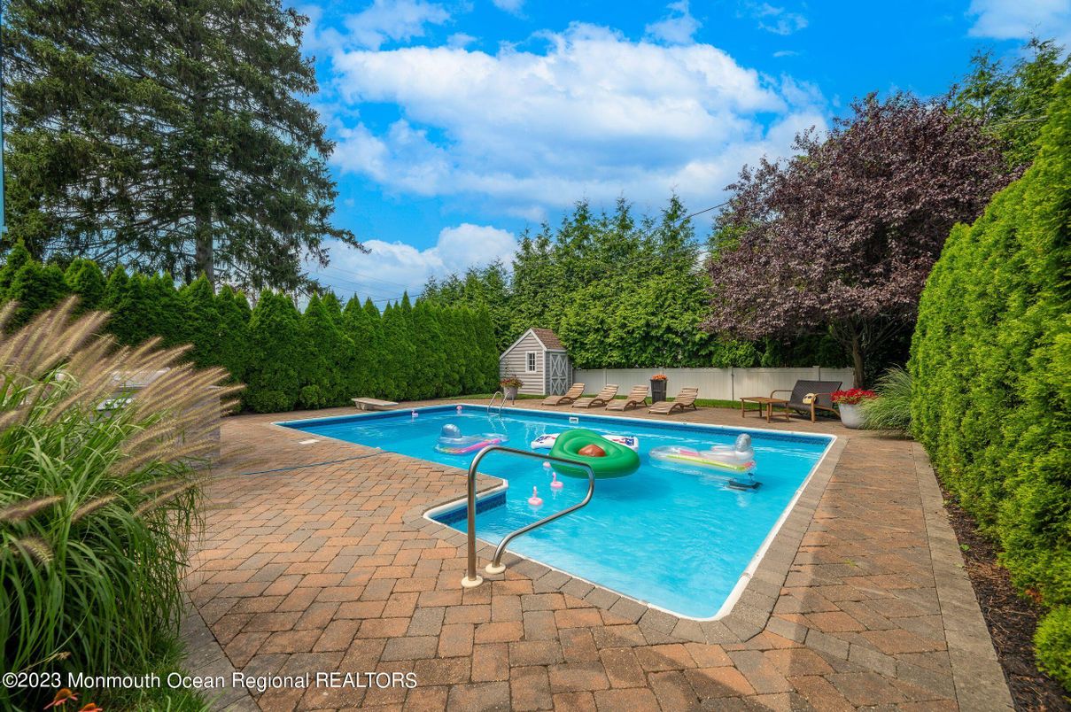 Exterior, Pool