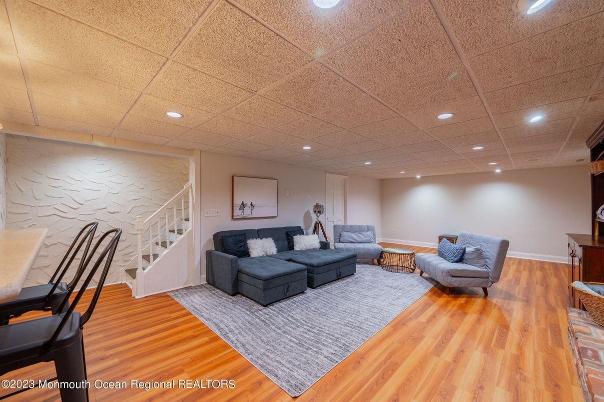 Interior, Recessed Lighting, Wood Texture Flooring