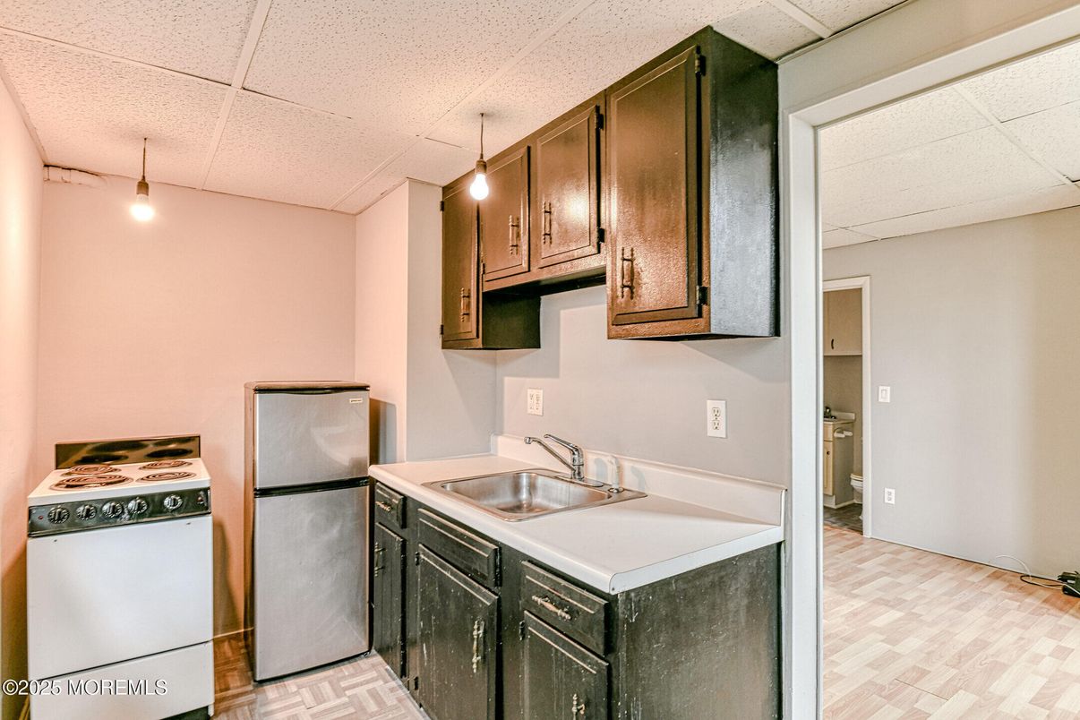 Interior, Kitchen, Pendant Lights, Wood Texture Flooring