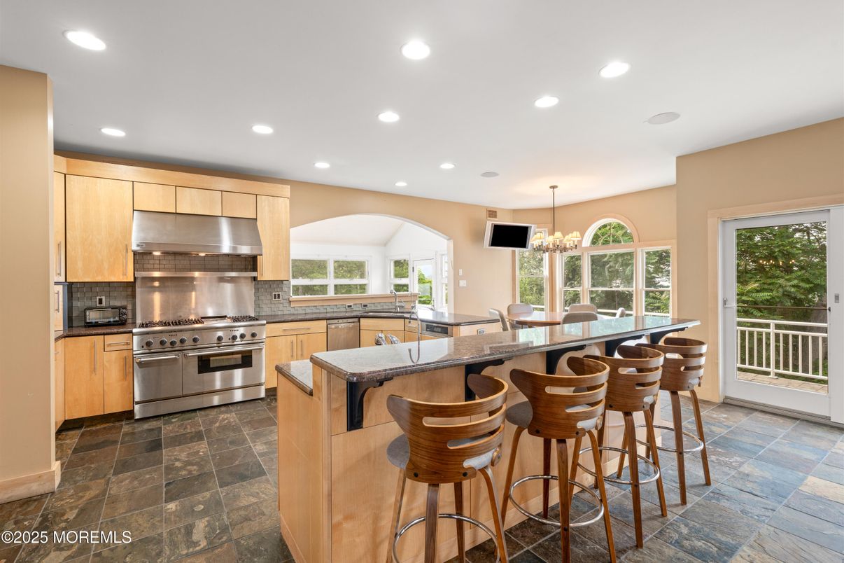 Dining room, Interior, Kitchen, Recessed Lighting, Stainless Steel Appliances