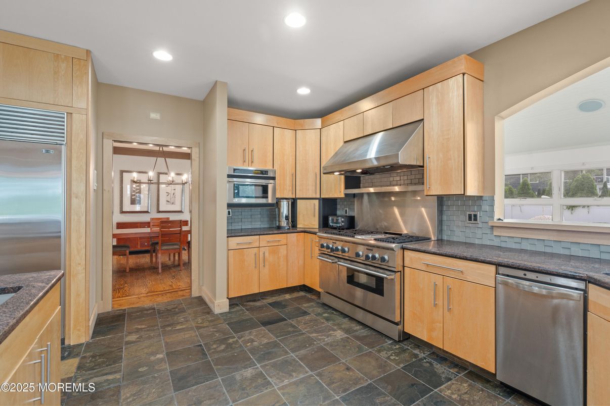 Chandelier, Dining room, Interior, Kitchen, Recessed Lighting, Stainless Steel Appliances