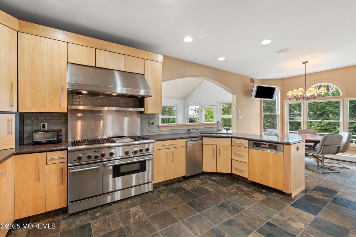 Chandelier, Dining room, Interior, Kitchen, Recessed Lighting, Stainless Steel Appliances