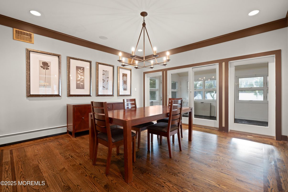 Chandelier, Dining room, Interior, Recessed Lighting, Wood Texture Flooring