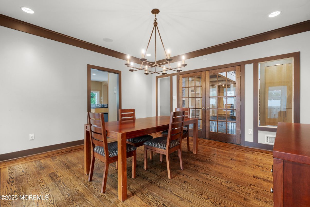 Chandelier, Dining room, Interior, Recessed Lighting, Wood Texture Flooring