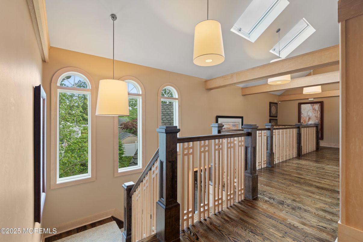 Interior, Pendant Lights, Recessed Lighting, Wood Texture Flooring