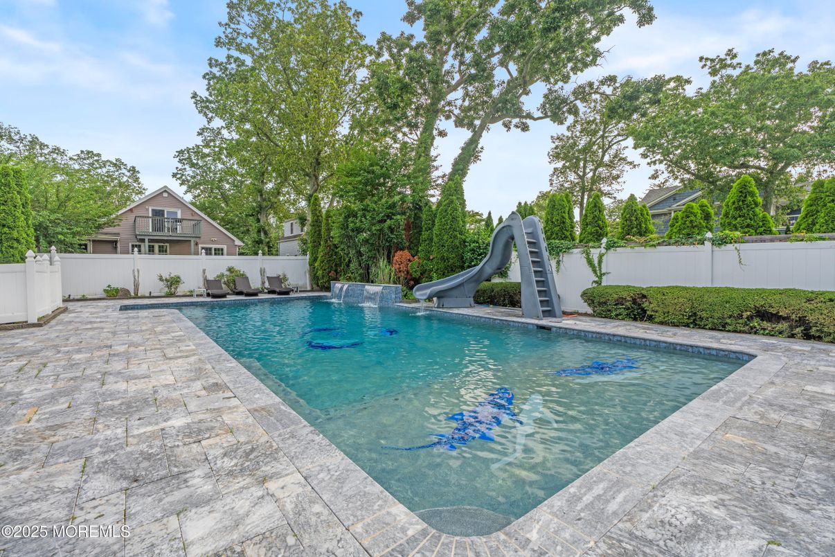Exterior, Playground, Pool