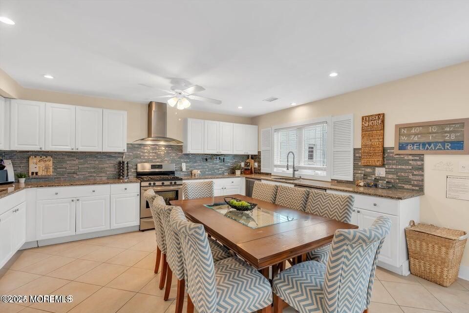 Dining room, Interior, Kitchen, Recessed Lighting, Stainless Steel Appliances