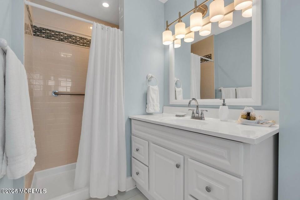 Bathroom, Interior, Recessed Lighting