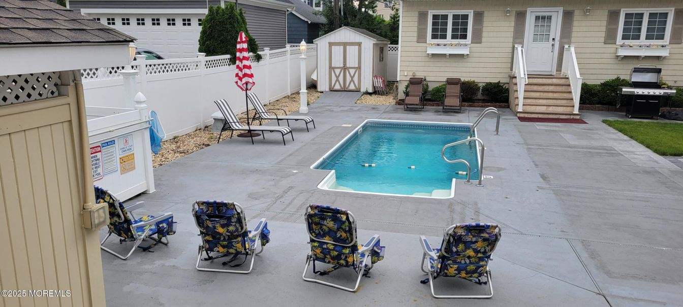 Exterior, Pool