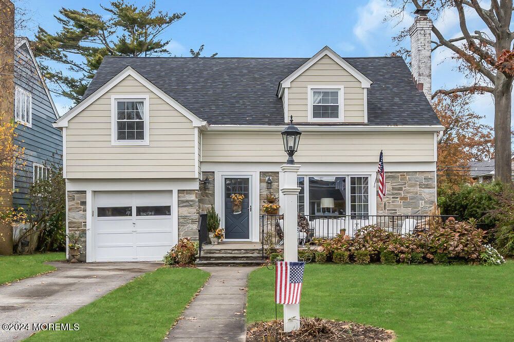 Attached, Exterior, Facade, Farmhouse