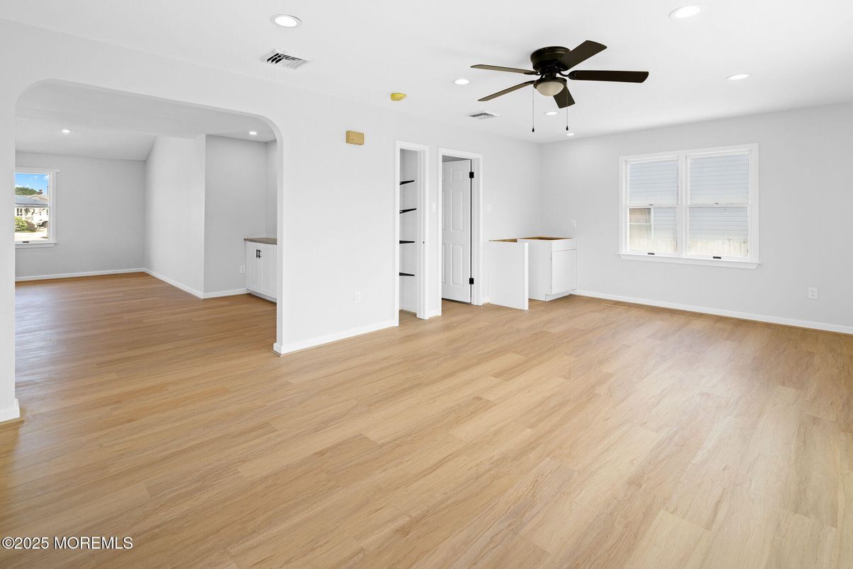 Empty room, Interior, Recessed Lighting, Wood Texture Flooring