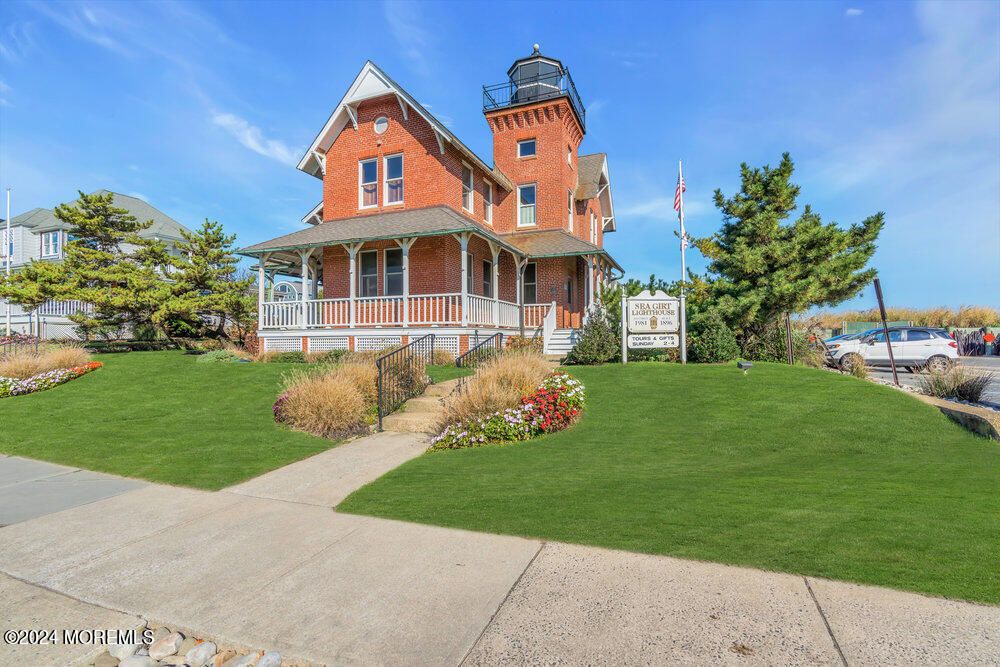 Backyard, Exterior, Facade, Brick Facade, Queen Anne Victorian