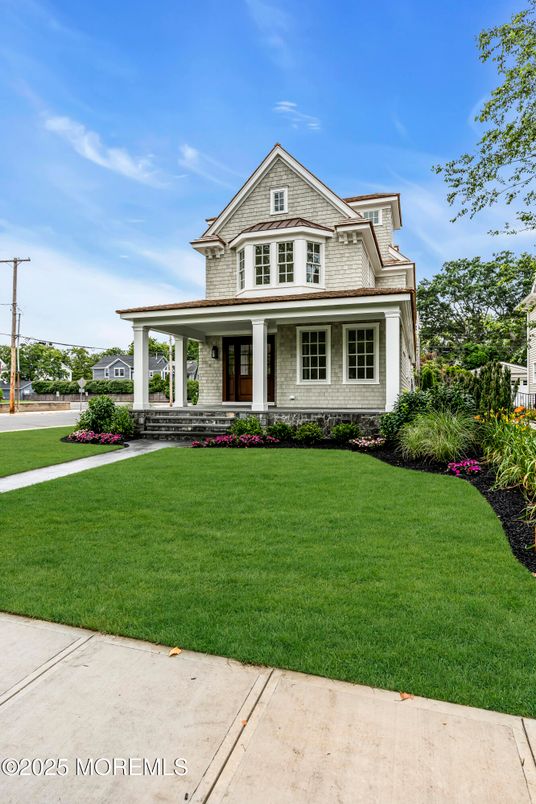 Exterior, Facade, Queen Anne Victorian
