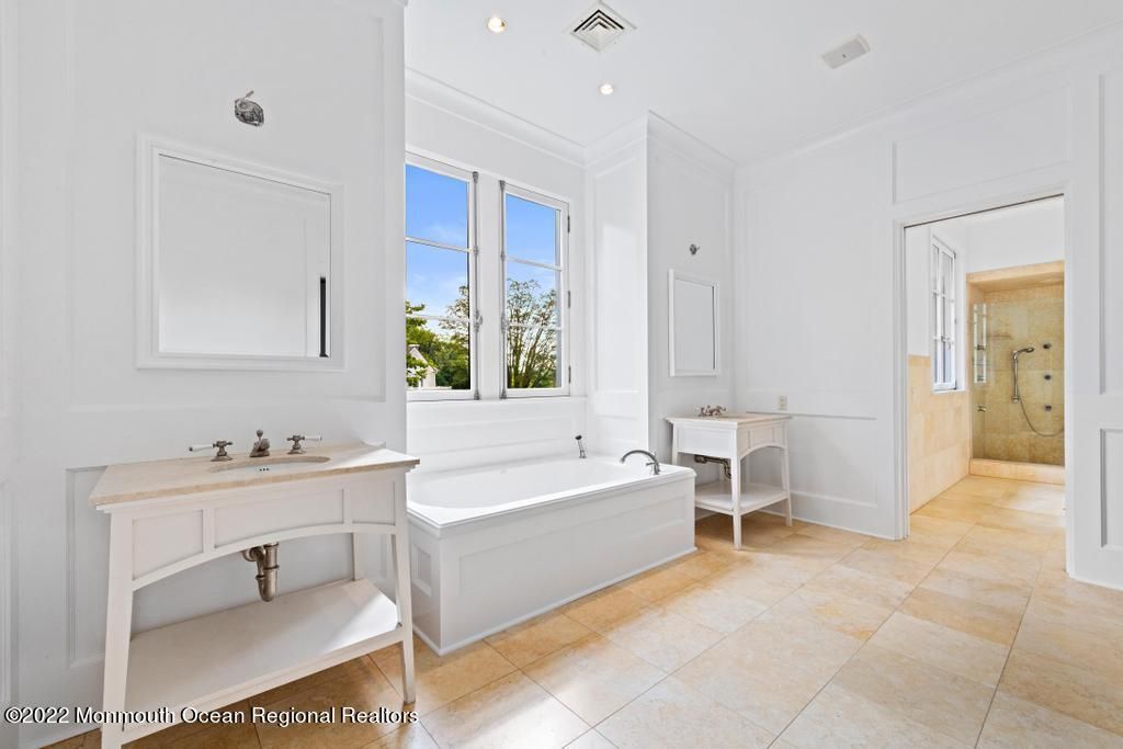 Bathroom, Interior, Recessed Lighting