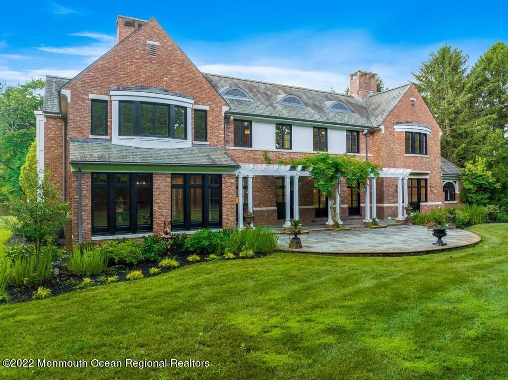 Backyard, Exterior, Facade, Brick Facade, Brick Traditional