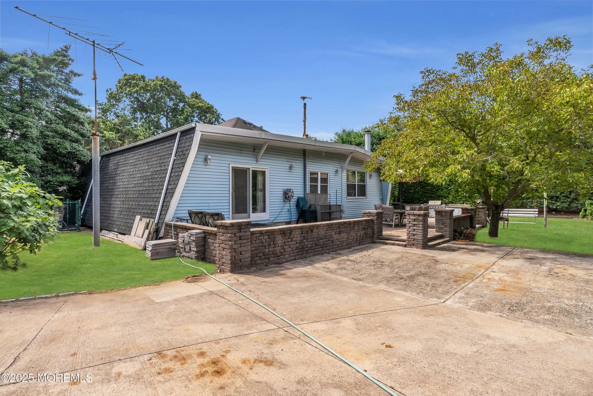 Backyard, Exterior