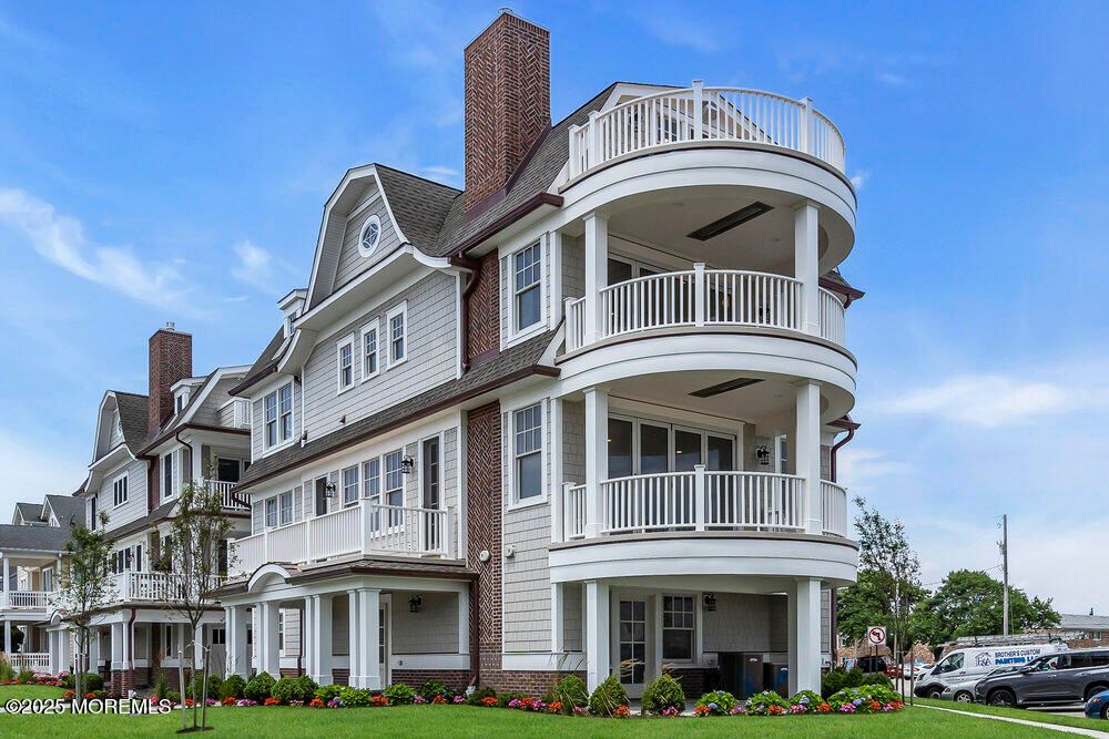 Exterior, Facade, Queen Anne Victorian