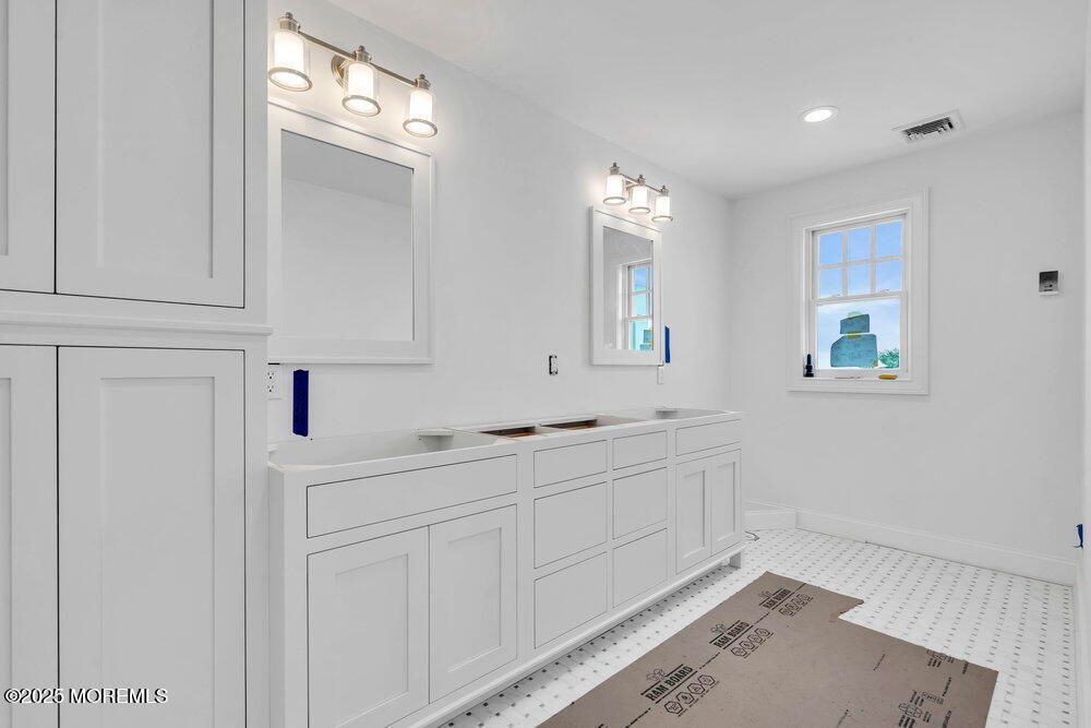 Bathroom, Dual Sink Vanities, Interior, Recessed Lighting