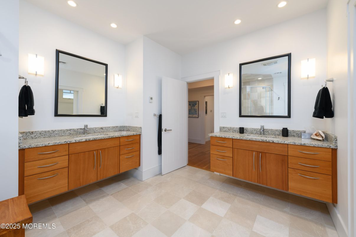 Bathroom, Dual Sink Vanities, Interior, Recessed Lighting