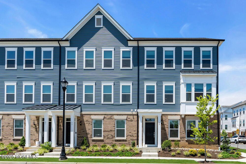 Exterior, Facade, Rowhouse