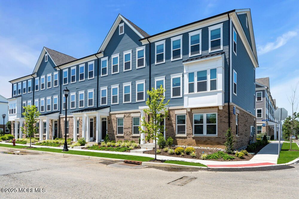 Exterior, Facade, Rowhouse