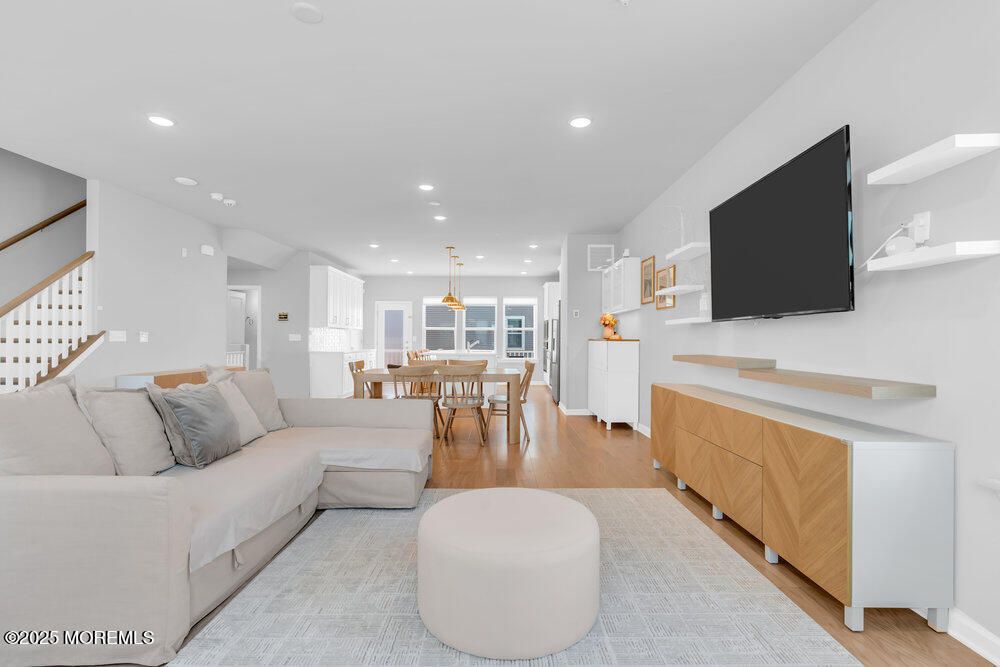 Dining room, Interior, Living room, Pendant Lights, Recessed Lighting, Wood Texture Flooring
