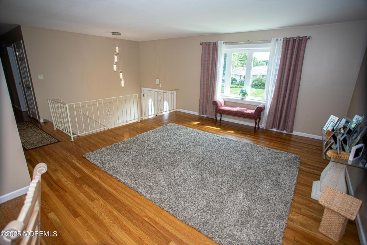 Interior, Pendant Lights, Wood Texture Flooring