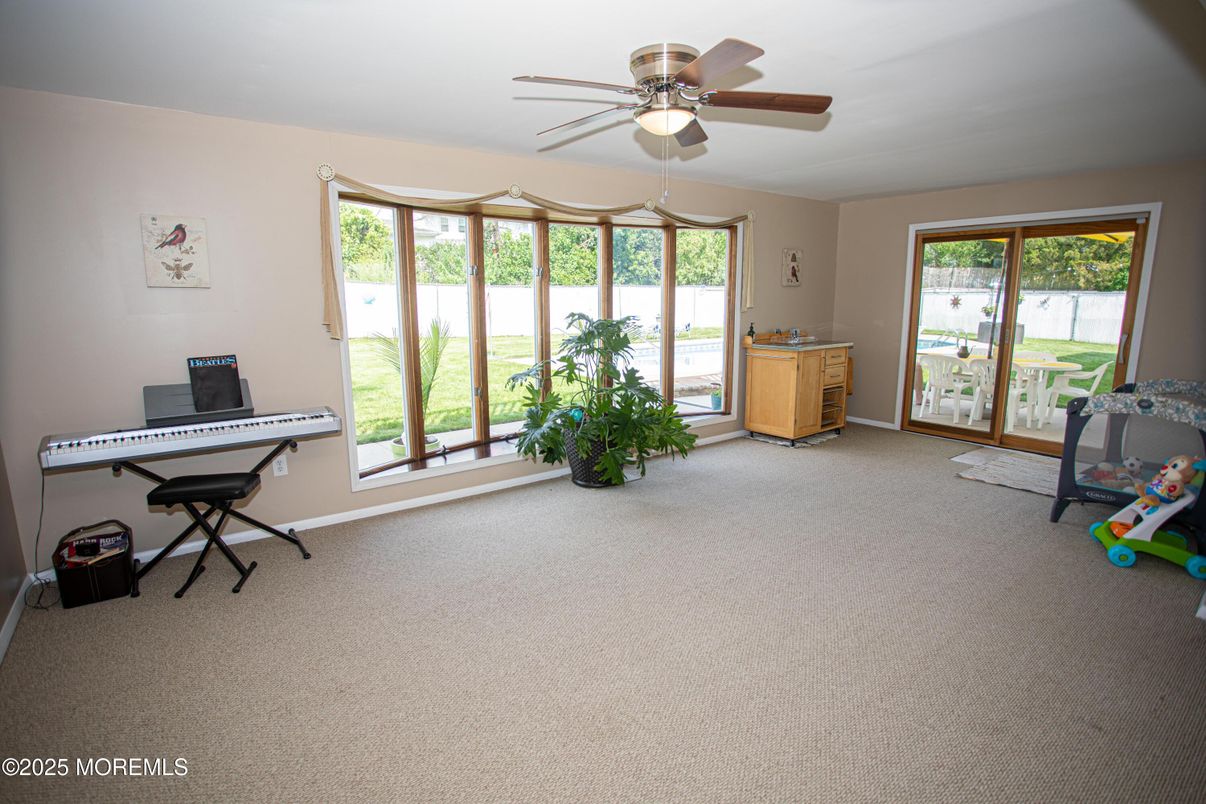 Home Office, Interior