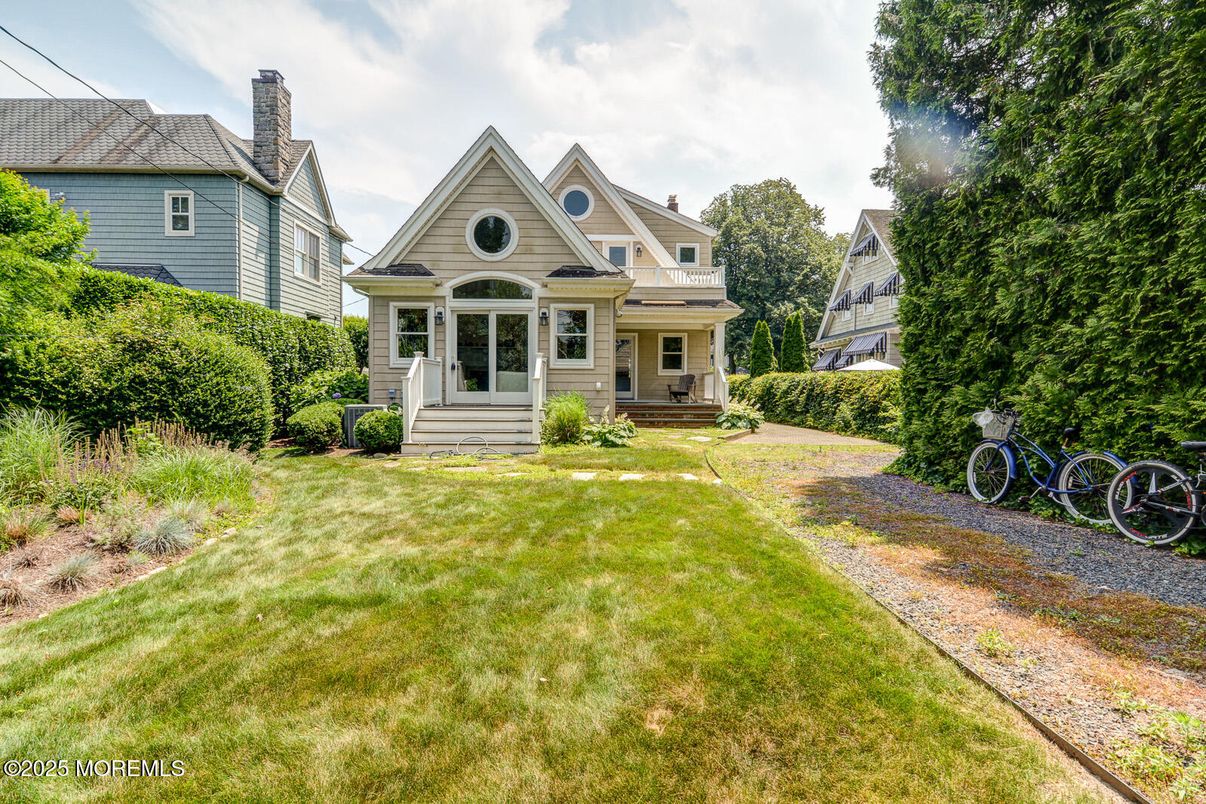 Backyard, Exterior, Facade, Queen Anne Victorian
