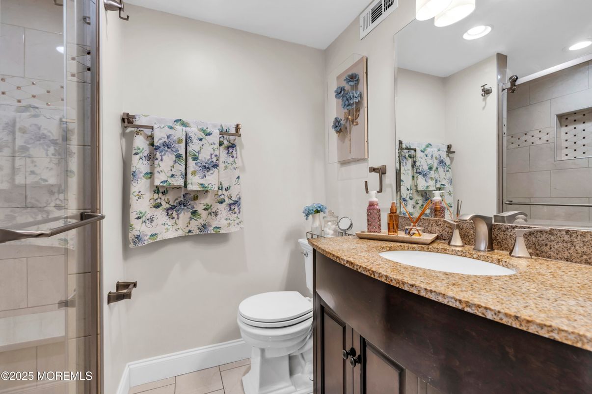Bathroom, Interior, Recessed Lighting
