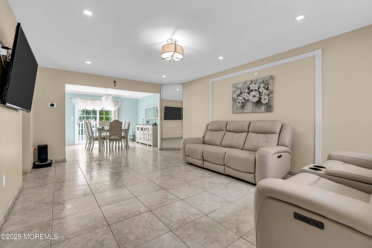 Chandelier, Dining room, Interior, Living room, Recessed Lighting