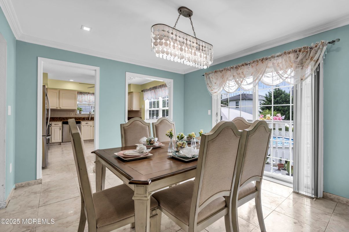 Chandelier, Dining room, Interior, Kitchen, Recessed Lighting