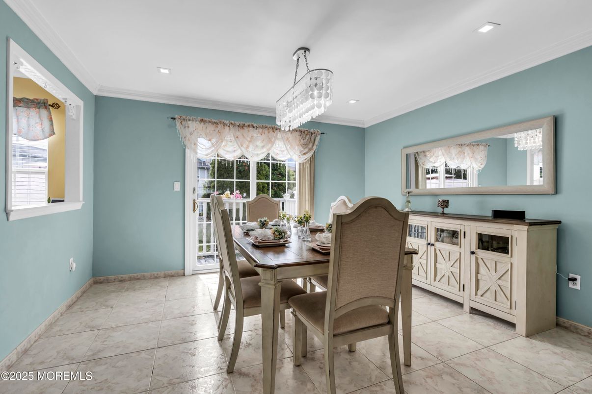 Chandelier, Dining room, Interior, Recessed Lighting