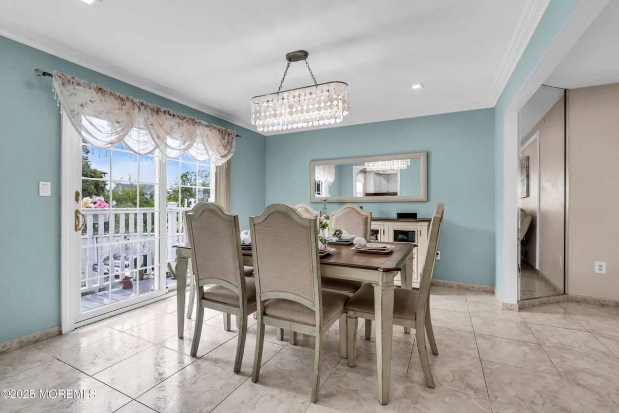 Chandelier, Dining room, Interior, Marble, Recessed Lighting