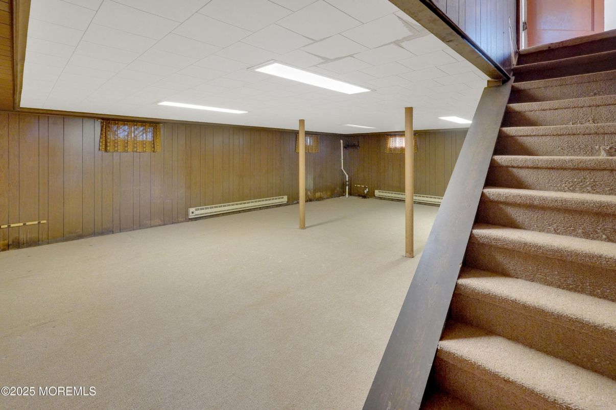 Empty room, Interior, Recessed Lighting, Wooden Walls