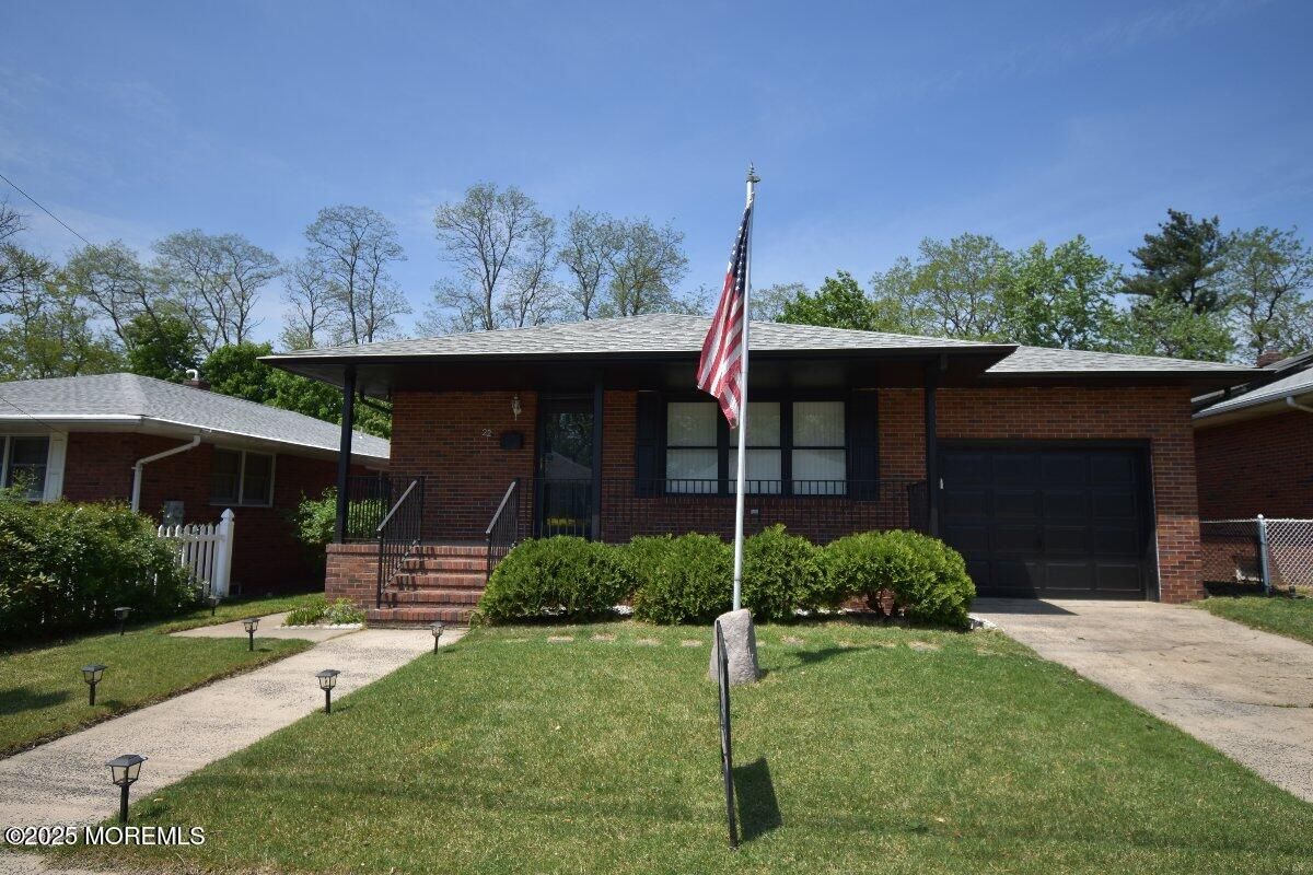 Attached, Exterior, Facade, Brick Facade, Ranch