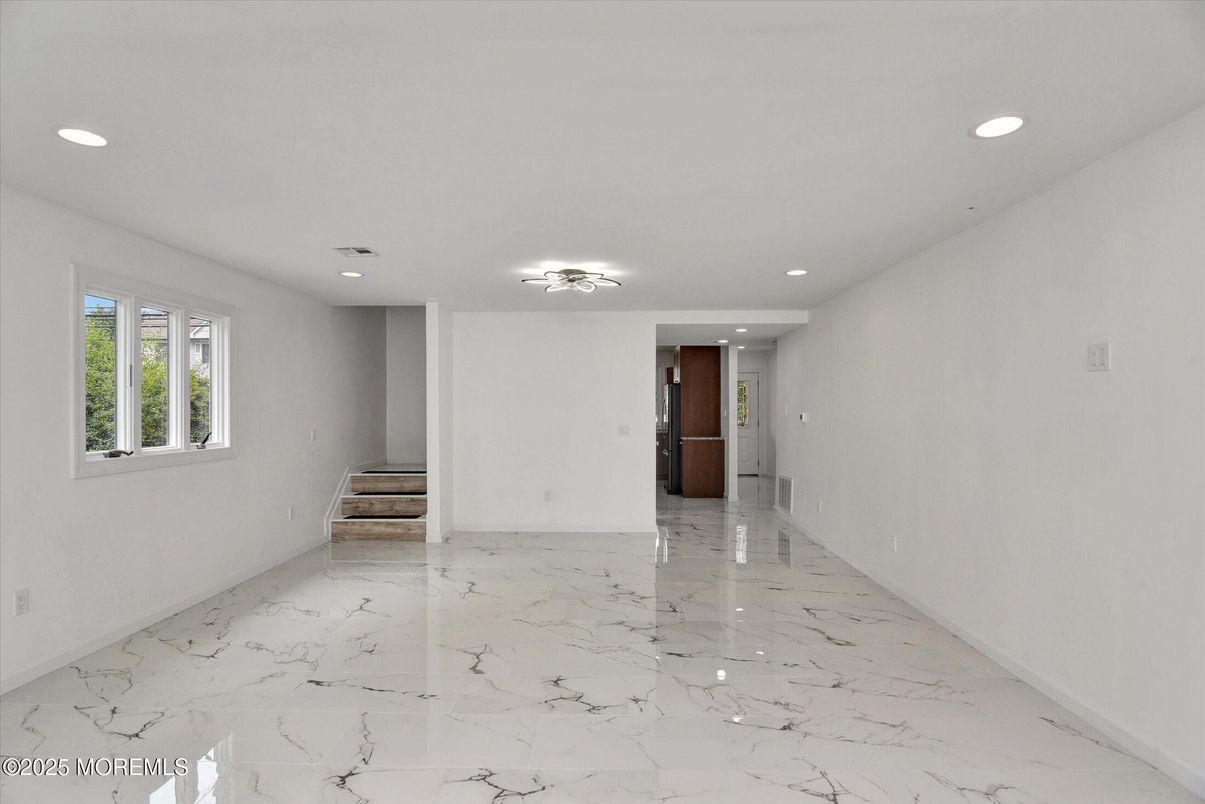 Empty room, Interior, Marble, Recessed Lighting