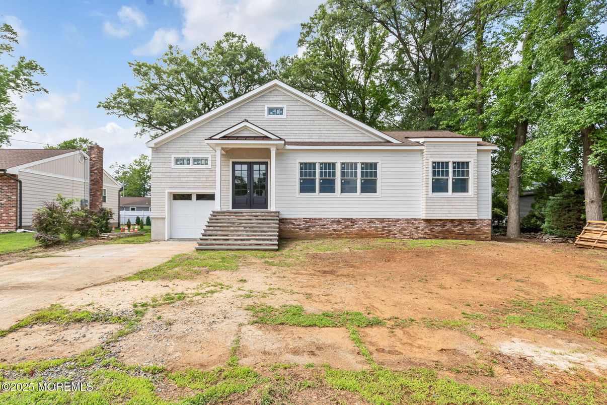 Attached, Exterior, Facade, Ranch