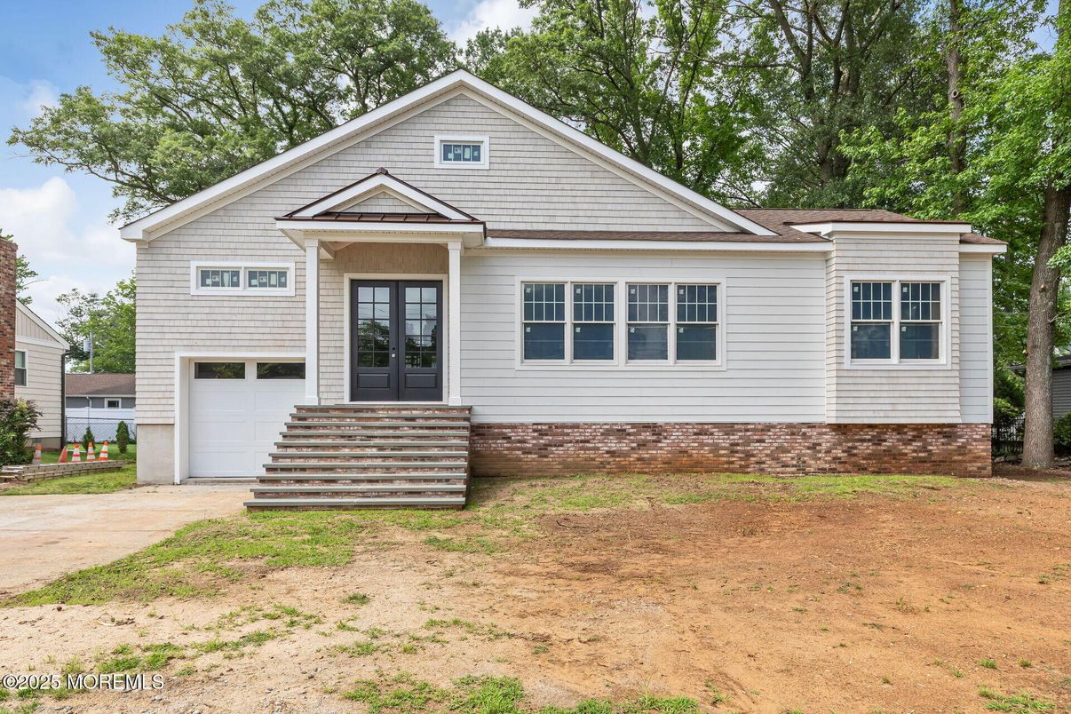 Attached, Exterior, Facade, Farmhouse
