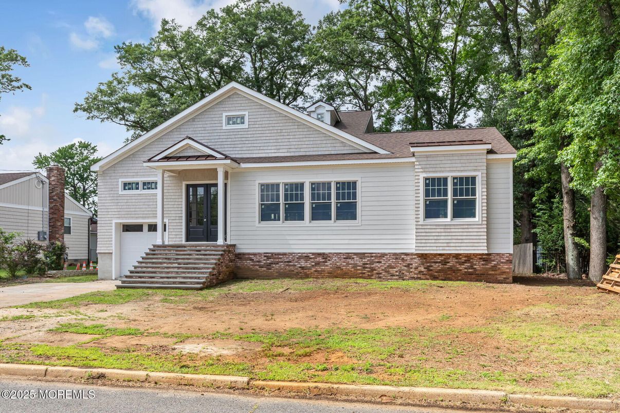 Attached, Exterior, Facade, Ranch