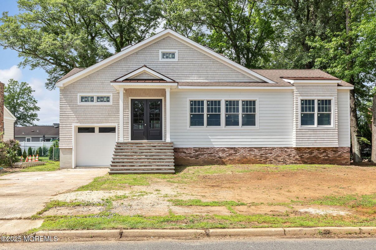 Attached, Exterior, Facade, Split Level