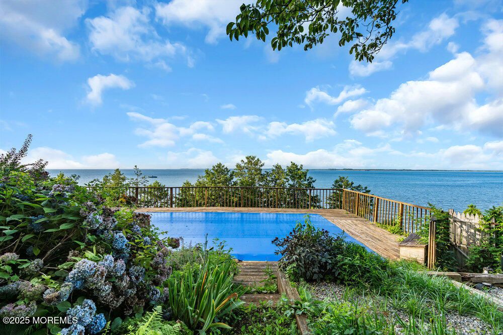 Exterior, Pool, Water