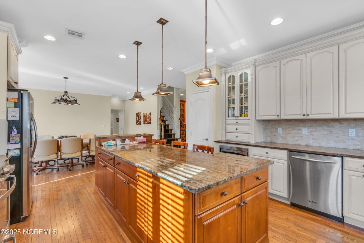 Dining room, Interior, Kitchen, Pendant Lights, Recessed Lighting, Wood Texture Flooring