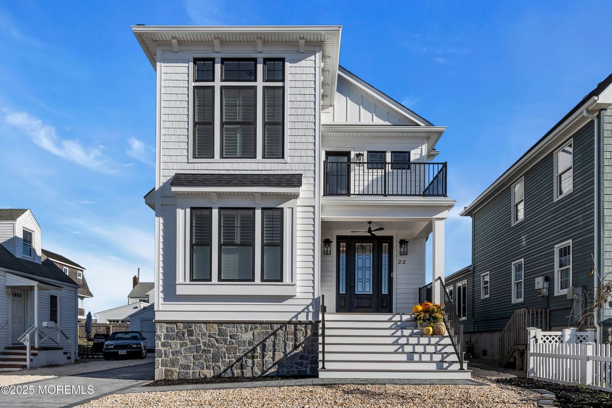 Exterior, Facade, Queen Anne Victorian