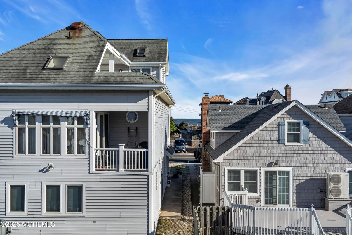 Exterior, Facade, Queen Anne Victorian