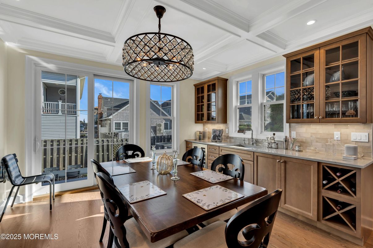 Chandelier, Dining room, Interior, Pendant Lights, Recessed Lighting, Wood Texture Flooring