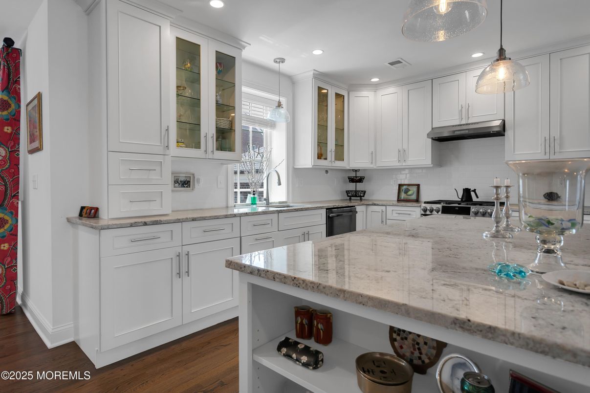 Interior, Kitchen, Pendant Lights, Recessed Lighting, Wood Texture Flooring