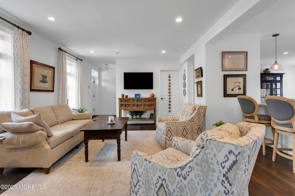 Dining room, Interior, Living room, Pendant Lights, Recessed Lighting, Wood Texture Flooring