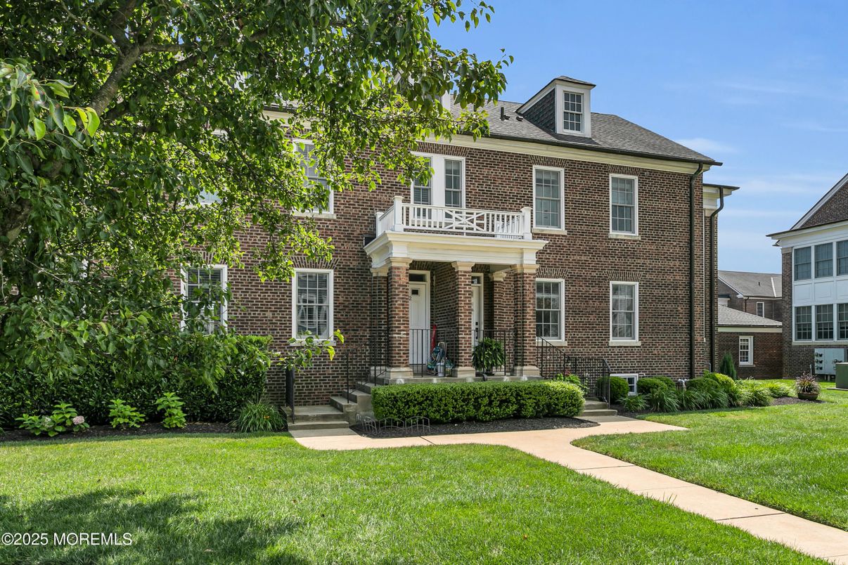 Exterior, Facade, Brick Facade, Georgian